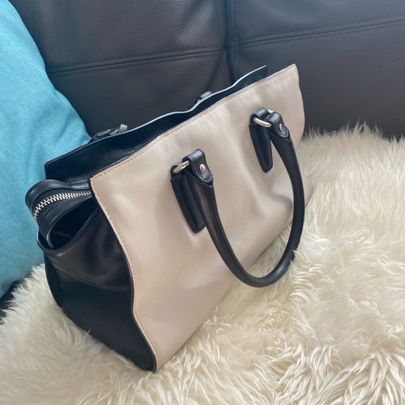 Women’s designer handbags - Picture 7 of 8